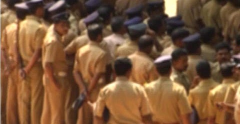 ഐപിഎസ് പുത്രിയുടെ കാല് പിടിക്കേണ്ടി വന്നു; മറ്റൊരു പൊലീസുകാരന്റെ വെളിപ്പെടുത്തല്