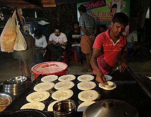 അത്താഴപ്പഷ്ണിക്കാരുണ്ടോ... തട്ടുകടകള് നിങ്ങളെ കാത്തിരിക്കുന്നു