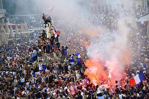 ഫ്രാന്സില് ആഘോഷങ്ങള് കലാപമായി; രണ്ട് മരണം, ഏറ്റുമുട്ടല്, കണ്ണീര് വാതക പ്രയോഗം