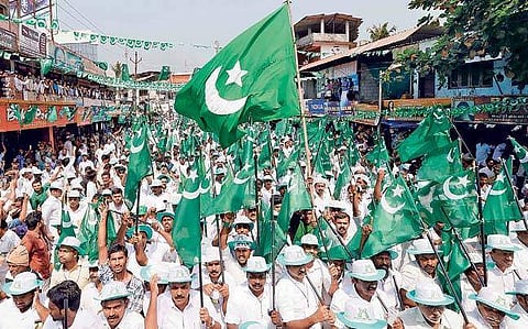പച്ചയും ചന്ദ്രക്കലയും നക്ഷത്രവും വേണ്ട; പതാക മാറ്റത്തിനൊരുങ്ങി മുസ്ലിം ലീഗ്