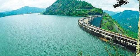 ഇടുക്കിയിൽ ജലനിരപ്പ് 2394 അടിയായി, ഒരടി കൂടി ഉയർന്നാൽ  'ഓറഞ്ച് അലര്ട്ട്' ; കൺട്രോൾ റൂം ഇന്ന് തുറക്കും