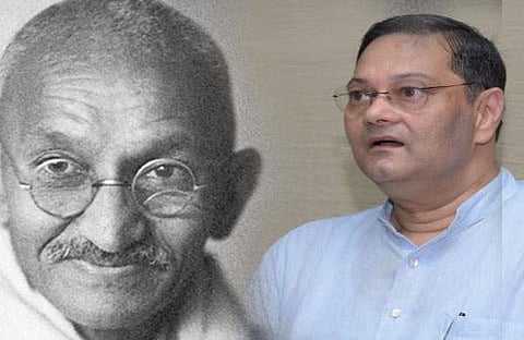 ഗാന്ധിജി ആടുകളെ കണ്ടത് അമ്മയായി, ഹിന്ദുക്കള് ആട്ടിറച്ചി കഴിക്കുന്നതു നിര്ത്തണം; പരിഹാസത്തില് പുലിവാലു പിടിച്ച് സുഭാഷ് ചന്ദ്രബോസിന്റെ ചെറുമകന്