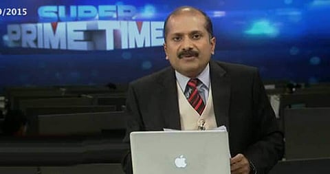 പരാതിയുമായി ഡിവൈഎഫ്ഐ ജില്ലാ സെക്രട്ടറി; മാതൃഭൂമി വാര്ത്താ അവതാരകന് വേണുവിനെതിരെ കേസെടുത്തു