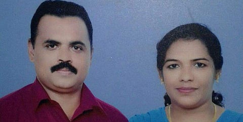 കെവിന് വധം: ചാക്കോയുടെ വീട് അടിച്ചുതകര്ത്തു, നീതുവിന്റെ അമ്മ രഹ്നയ്ക്ക് മര്ദനം