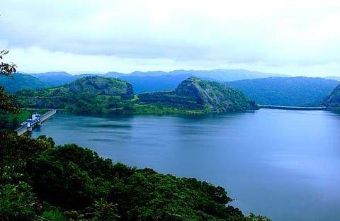 നീരൊഴുക്ക് ശക്തം,  ഇടുക്കി ഡാമിൽ ബ്ലൂ അലർട്ട്; കക്കി– ആനത്തോട് ഡാമിന്റെ രണ്ടു ഷട്ടർ തുറന്നു