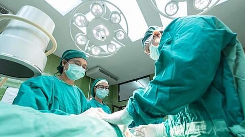 സൂചി വിഴുങ്ങിയതല്ലെന്ന് ഡോക്ടര്മാര്; പതിനാലുകാരിയുടെ തൊണ്ടയില് നിന്നും കണ്ടെടുത്തത് ഒന്പത് സൂചികള്; പ്രതികരിക്കാതെ മാതാപിതാക്കള്