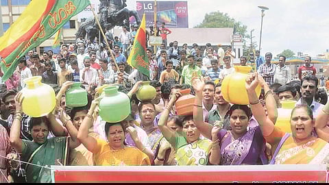 വടക്കന് കര്ണാടകയ്ക്ക് സംസ്ഥാന പദവി  :  13 ജില്ലകളില് നാളെ ബന്ദ്