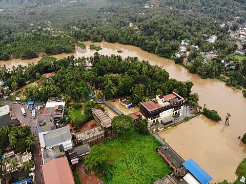 വിനോദസഞ്ചാരത്തിനും ചരക്കുലോറികള്ക്കും ഇടുക്കിയില് വിലക്ക്