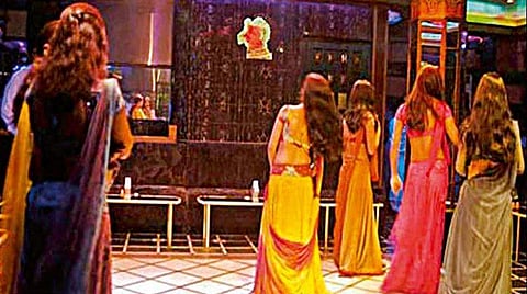 ഡാന്സ് ബാറുകള്ക്ക് നിയന്ത്രണം; സദാചാരപ്പൊലീസ് ചമയരുതെന്ന് മഹാരാഷ്ട്ര സര്ക്കാരിനോട് സുപ്രിംകോടതി