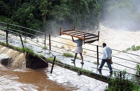 ശക്തമായ മഴ തുടരും; എട്ട് ജില്ലകളില് റെഡ് അലേര്ട്ട്; മരണം 29
