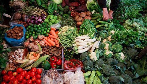 ഒരു കിലോ പച്ചമുളകിന് 400 രൂപ ; പ്രളയക്കെടുതിക്കിടെ തീവെട്ടിക്കൊള്ള, കര്ശന നടപടിയെന്ന് ഭക്ഷ്യസുരക്ഷാ വകുപ്പ്