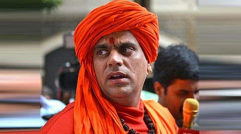 കേരളത്തിൽ പ്രളയമുണ്ടായത് പശുക്കളെ കൊല്ലുന്നതിനാൽ; ബീഫ് തിന്നാത്തവരെ മാത്രം സഹായിച്ചാൽ മതി; അപമാനകരമായ പ്രസ്താവനയുമായി ഹിന്ദുമഹാസഭാ അധ്യക്ഷന്