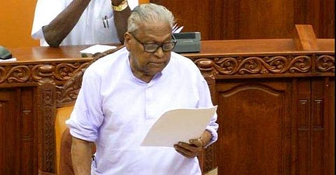 വികസന മന്ത്രം വികസന ആക്രോശമാകരുത് ; കുന്നിടിക്കലും കയ്യേറ്റവും ദുരന്തത്തിന്റെ ആക്കം കൂട്ടി, ഗാഡ്ഗില് റിപ്പോര്ട്ടിനെ പരിഗണിച്ചത് രാഷ്ട്രീയമായെന്ന് വി എസ് അച്യുതാനന്ദൻ