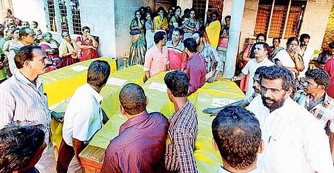 കൃഷ്ണന് ഏതുനിമിഷവും ആക്രമണം ഭയന്നിരുന്നു: എല്ലാ മുറിയിലും ആയുധങ്ങള് ഒളിപ്പിച്ചുവച്ചു;സിസി ടിവി ദൃശ്യങ്ങള് കൊലയാളികളുടെ വാഹനത്തിന്റേതെന്ന് പൊലീസ്