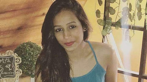 നടുറോഡില് ബിരുദ വിദ്യാര്ത്ഥിനിയെ കുത്തിക്കൊന്നു: മുന്കാമുകന് പിടിയില്