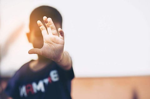 നാലാം ക്ലാസ് വിദ്യാർഥിയെ പീഡിപ്പിച്ചു; മൂന്ന് സീനിയർ വിദ്യാർഥികൾ പിടിയിൽ; സൗന്ദര്യം കൊണ്ടാകുമെന്ന് ടീച്ചറുടെ മറുപടി