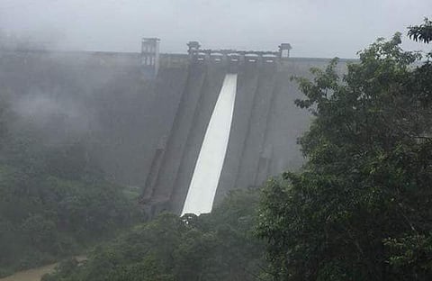 ഇടുക്കി അണക്കെട്ടില് നിന്നും തുറന്ന് വിടുന്ന വെള്ളത്തിന്റെ അളവ് ഇരട്ടിയാക്കും; ആശങ്ക വേണ്ട, ജാഗ്രത പാലിക്കണമെന്ന് മന്ത്രി എം എം മണി