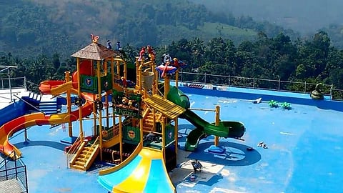 കക്കാടംപൊയിലിലെ വിവാദ വാട്ടർതീം പാർക്കിന് സമീപം വ്യാപക ഉരുൾപൊട്ടലും മണ്ണിടിച്ചിലും