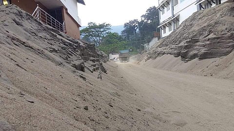 പമ്പയില് അടിഞ്ഞത് നാലു കോടിയോളം രൂപ വില വരുന്ന മണല്; രണ്ടു കിലോമീറ്ററോളം രണ്ടാള് പൊക്കത്തില് മണല്ത്തിട്ട രൂപപ്പെട്ടു