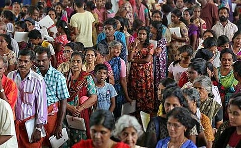 പ്രളയക്കെടുതി; പുനരധിവാസത്തിന് വാസ യോഗ്യമായ ഭൂമി കണ്ടെത്താന് ജില്ലാ കലക്ടര്മാര്ക്ക് നിര്ദ്ദേശം