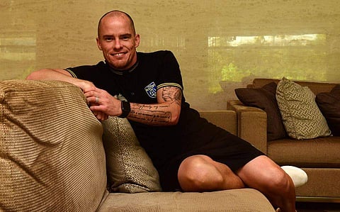 പുനെയ്ക്ക് വേണ്ടി ഹ്യൂം ഇറങ്ങാനുള്ള സാധ്യതയും കുറയുന്നു; എട്ട് വിദേശ താരങ്ങള് എന്ന കണക്ക് വില്ലനാവും