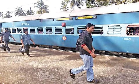 സ്റ്റോപ്പില് നിര്ത്താന് ലോക്കോ പൈലറ്റ് മറന്നു; മലബാര് എക്സ്പ്രസ് പാഞ്ഞു