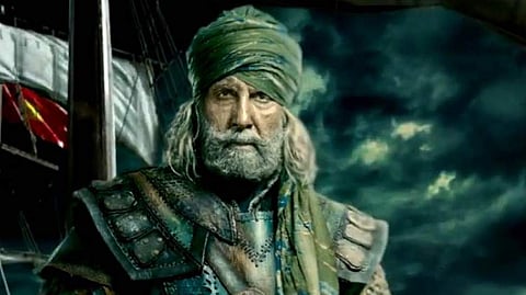 'കൊടുങ്കാറ്റുകളും നിരവധിയേറെ യുദ്ധങ്ങളും പിന്നിട്ട്, ഇതാ തംഗ്സിലെ സേനാപതിയെത്തിയിരിക്കുന്നു: ഞെട്ടിപ്പിക്കുന്ന ലുക്കില് ബച്ചന്