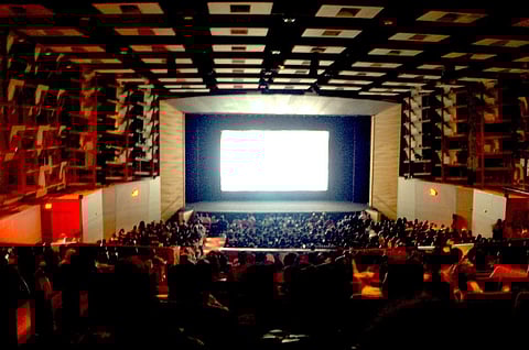 ബംഗാളി സിനിമ കാണിക്കാത്ത തിയേറ്റര് ബംഗാളില് വേണ്ട; കര്ശന നിര്ദേശവുമായി മമത സര്ക്കാര്