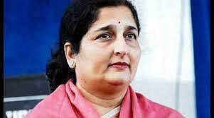 ഒരേ ഫ്ലാറ്റ് കാണിച്ച് ഒരുപാടു പേരില്നിന്നു പണം തട്ടി: ചതിക്കപ്പെട്ടവരില് ഗായിക അനുരാധ പൊതുവാളും