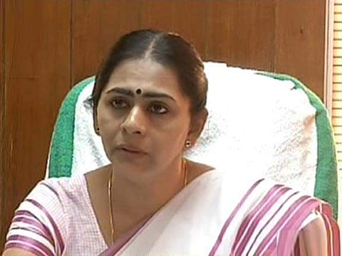 സൗമിനി ജെയ്നിനെ മേയർ സ്ഥാനത്ത് നിന്ന് മാറ്റാൻ നീക്കം ശക്തം; മുതിർന്ന നേതാക്കൾ മുല്ലപ്പള്ളിയെ കാണും