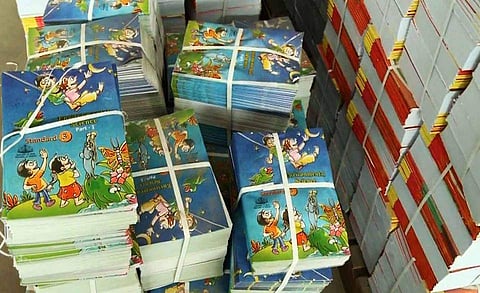 പ്രളയക്കെടുതി ; സ്കൂള്വിദ്യാര്ത്ഥികള്ക്കുള്ള പാഠ പുസ്തക വിതരണം ഇന്നുമുതല് , ഹയര് സെക്കന്ററിക്കാര്ക്ക് നാളെ