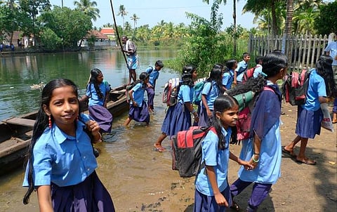 വനിതാമതിൽ : അഞ്ചു ജില്ലകളിൽ ഉച്ചയ്ക്ക് ശേഷം സ്കൂൾ അവധി ; നാലു ജില്ലകളിൽ നേരത്തെ വിടും