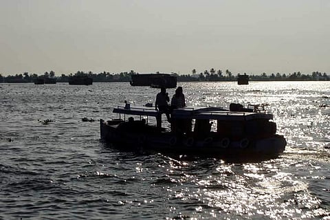 മുനമ്പം മനുഷ്യക്കടത്തിന് പിന്നില് വന് റാക്കറ്റ് ; ഒരാളില് നിന്നും വാങ്ങുന്നത് ഏഴുലക്ഷം രൂപ ; രണ്ടുപേരെ തിരിച്ചറിഞ്ഞു