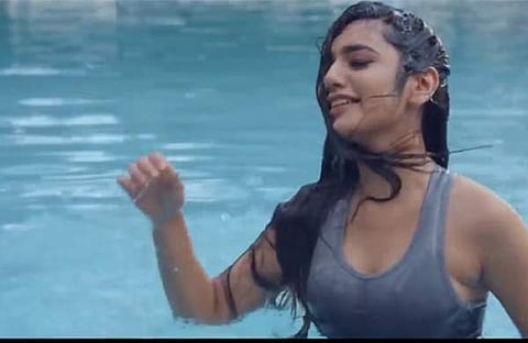 പ്രിയ വാര്യരുടെ ശ്രീദേവി ബംഗ്ലാവിന് എതിരെ ബോണി കപൂറിന്റെ വക്കീല് നോട്ടീസ്; നിയമപരമായി നേരിടുമെന്ന് സംവിധായകന്: വിവാദം കൊഴുക്കുന്നു