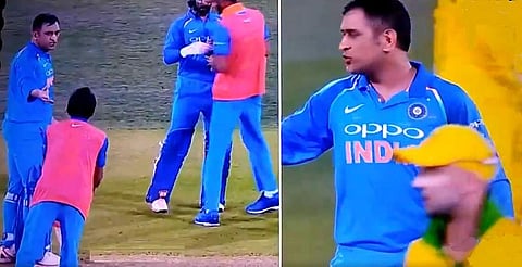 വെള്ളവുമായി ഖലീല് പിച്ചിലൂടെ നടന്നു, നിയന്ത്രണം വിട്ട് ധോനി