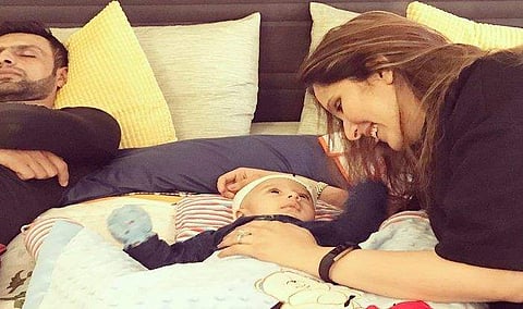 കുഞ്ഞിനെ പോലെയല്ല, എനിക്ക് മാലിക്കിനെ പോലെ ഉറങ്ങണം; ഭര്ത്താവിനെ ട്രോളി സാനിയ