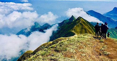 ഇനി മീശപ്പുലിമലയില് പോയാല് പോക്കറ്റ് കാലിയാകുമെന്ന് ഭയം വേണ്ട; സഞ്ചാരികള്ക്കായി വാഹനങ്ങളൊരുക്കി വനംവകുപ്പ്