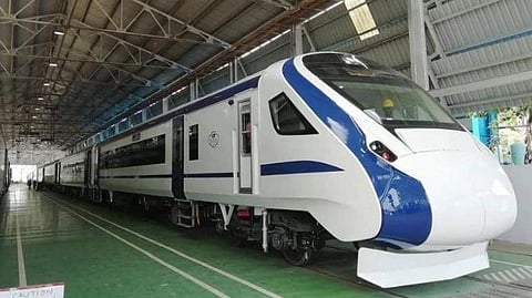 ട്രെയിന് 18ന് പേരിട്ടു; ' വന്ദേ ഭാരത് എക്സ്പ്രസ് ' ശതാബ്ദി എക്സ്പ്രസുകള്ക്ക് പകരം സർവീസ് നടത്തും
