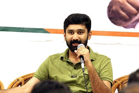 കേരളം വെള്ളരിക്കാപ്പട്ടണമാവുന്നു; എവിടെ സാംസ്കാരിക നായകര്; പൊന്നാടയില് നട്ടെല്ല് മൂടിപ്പുതപ്പിച്ചോ?; വിടി ബല്റാം