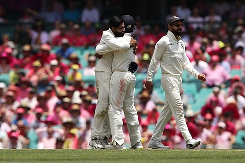 സിഡ്നിയിൽ ഓസ്ട്രേലിയ പതറുന്നു; രണ്ട് വിക്കറ്റുകൾ വീഴ്ത്തി ജഡേജ