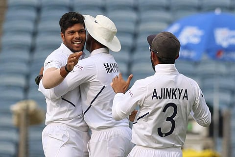 വിറപ്പിച്ച് പേസര്മാര്; തുടക്കത്തില് തന്നെ പതറി ദക്ഷിണാഫ്രിക്ക; കളിയുടെ കടിഞ്ഞാണേന്തി ഇന്ത്യ