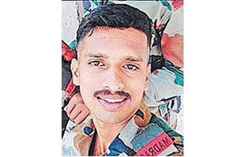 കശ്മീരില് കുഴിബോംബ് പൊട്ടി മലയാളി ജവാന് വീരമൃത്യു