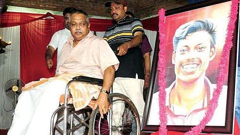 'മഹാരാജാസ് അഭിമന്യു'; പ്രിയപ്പെട്ട സഖാവിനെക്കുറിച്ച് സൈമണ് ബ്രിട്ടോ എഴുതിയ പുസ്തകം പ്രകാശനം ചെയ്തു