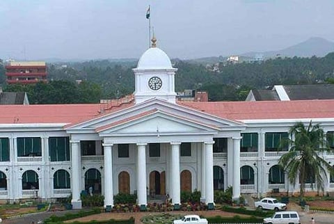 'സെക്രട്ടേറിയറ്റിലെ പരിഷ്കാരികളുടെ മുട്ടുകാല് തല്ലിയൊടിക്കും'; മുഖ്യമന്ത്രിയുടെ നിര്ദേശങ്ങള് നടപ്പാക്കുന്ന ഉദ്യോഗസ്ഥര്ക്ക് ഭരണപക്ഷ സംഘടനയുടെ ഭീഷണി