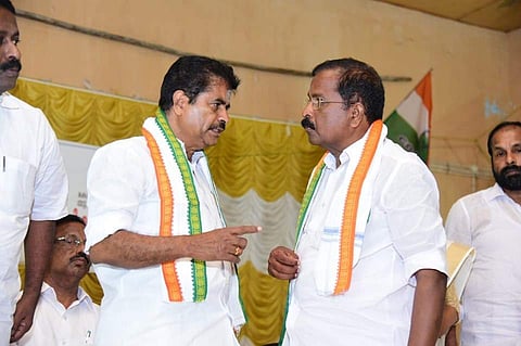 കോന്നിയില് യുഡിഎഫിന് ചങ്കിടിപ്പ്; കൊട്ടിക്കലാശത്തില് നിന്ന് അടൂര് പ്രകാശ് വിട്ടുനിന്നു