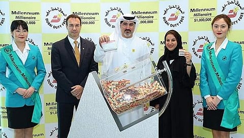 ദുബായ് ഡ്യൂട്ടി ഫ്രീ ലോട്ടറി ഇന്ത്യന് അക്കൗണ്ടന്റിന്; 7.11 കോടി രൂപ സമ്മാനം