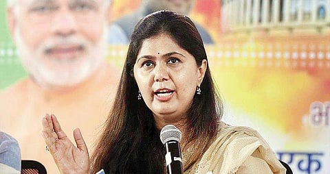 തെരഞ്ഞെടുപ്പ് പ്രചാരണത്തിനിടെ ബിജെപി സ്ഥാനാര്ത്ഥി പങ്കജ മുണ്ടെ കുഴഞ്ഞു വീണു