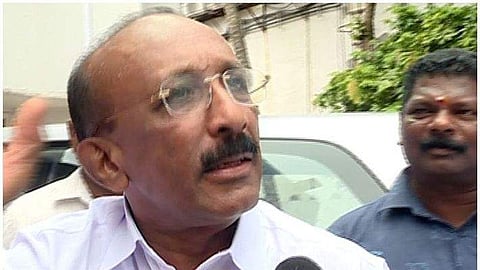 പൊട്ടി, കാലുവാരലുണ്ടായി ; വോട്ടെണ്ണല് കേന്ദ്രത്തില് നിന്നും ഇറങ്ങിപ്പോയി ഡിസിസി പ്രസിഡന്റ്