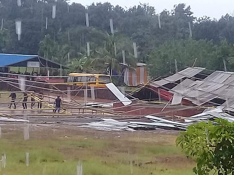 ശക്തമായ കാറ്റും മഴയും; കലോത്സവ വേദിയും പന്തലും തകര്ന്നു