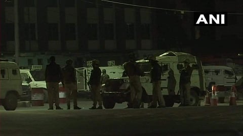 ജമ്മുകശ്മീരില് ഭീകരരുടെ ഗ്രനേഡ് ആക്രമണം; ആറ് സിആര്പിഎഫ് ജവാന്മാര്ക്ക് പരുക്ക്